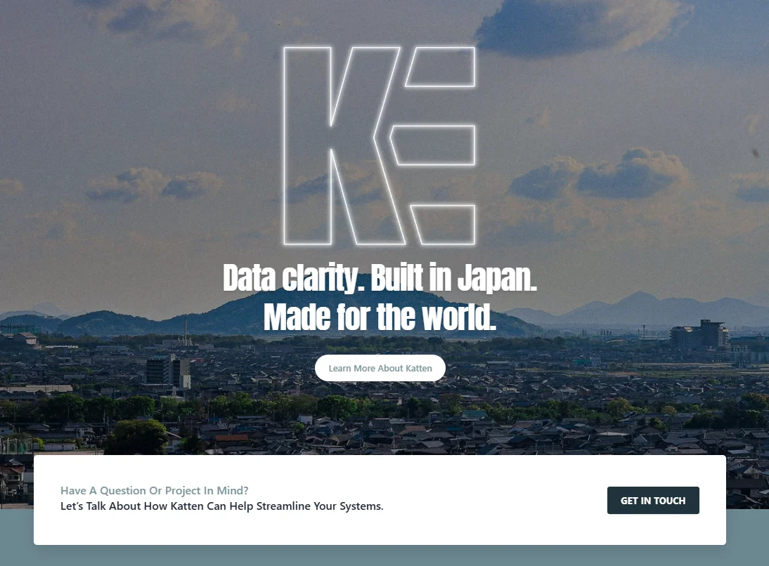 Japanese landing page with mountain motif